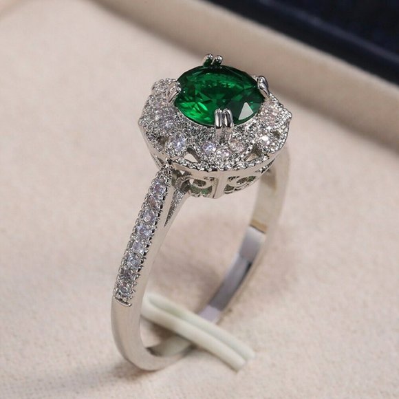 New Elegant Women  925 Silver Emerald Ring - Picture 5 of 7